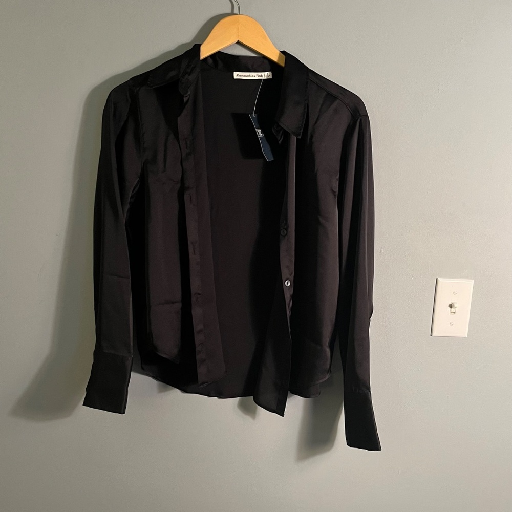 Abercrombie Satin Long Sleeve Button Up Shirt NWT Size S - Picture 2 of 4